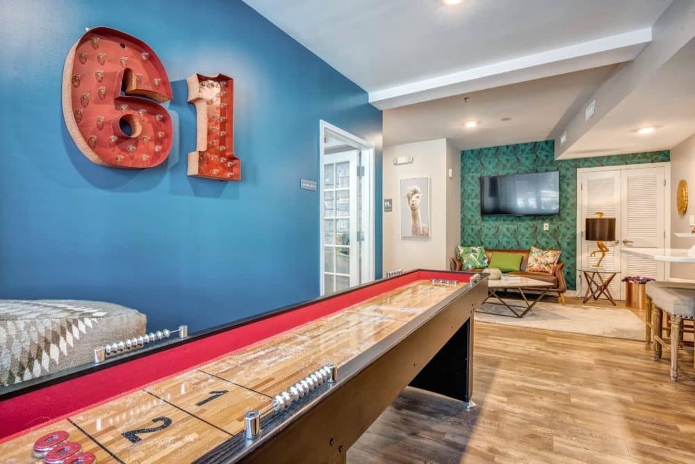 61 vandy off campus apartments near the college of charleston c of c shuffle board and lounge seating